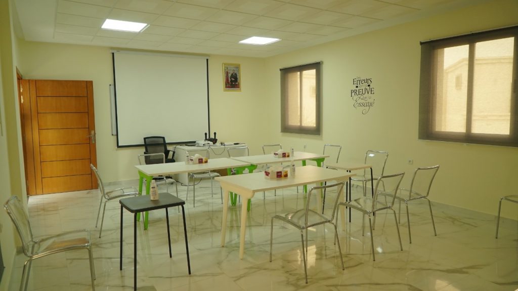 La mise en place des mesures sanitaires spécifiques liées au COVID-19 à la plateforme des Jeunes de Sidi Kacem.