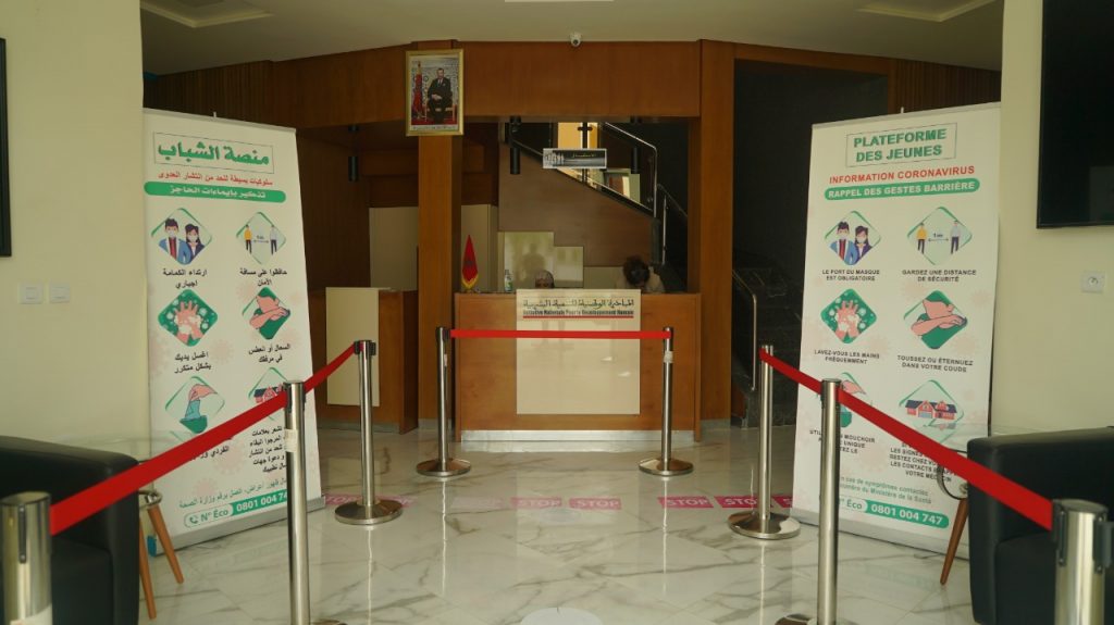 La mise en place des mesures sanitaires spécifiques liées au COVID-19 à la plateforme des Jeunes de Sidi Kacem.